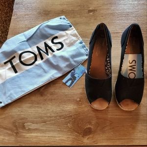 TOMS Black wedges